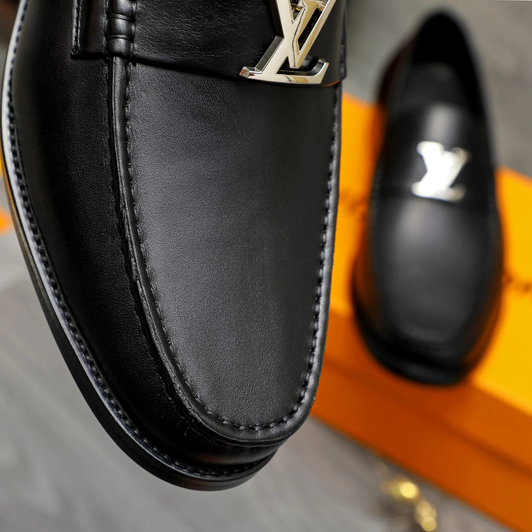 Men's shoes 💰442 Product trademark: LV "Louis Vuitton" business slip-on leather shoes Regular size: 38-46 (45.46 custom-made, non-returnable) Product materials: Selected high-quality cowhide upper, cowhide lining, original rubber outsole